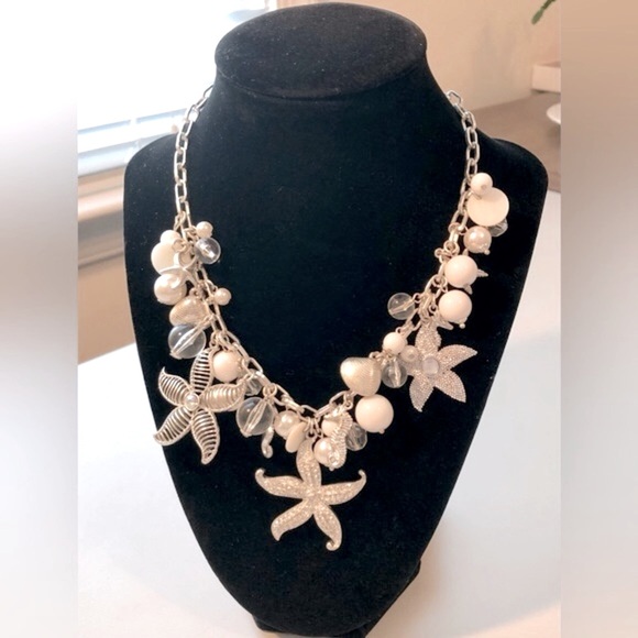 Fashion Necklace w/Silver Tone Seashells &White/Clear Beads - Picture 9 of 9